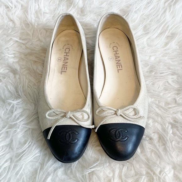 Chanel Beige Black Leather Interlocking CC Logo Cap Toe Ballet Flat 37.5 - Picture 2 of 13